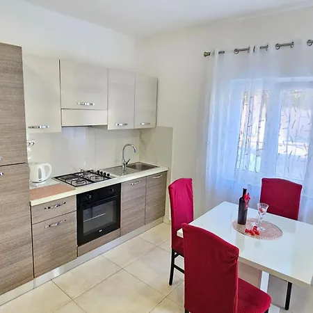 アパート Paula ツァヴタット