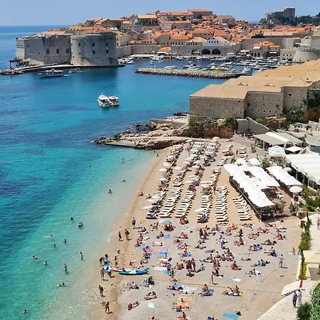 Paula 公寓 *